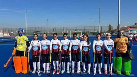 Ege Yıldızları Kadın Hokey Takımı, Muğla'ya madalya ile döndü