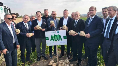 Eskişehir'in İnönü ilçesinde Şeker Pancarı Tarla Günü etkinliği gerçekleştirildi.