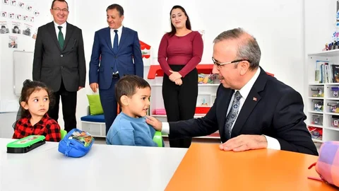 Eskişehir'de Kutipoğlu Anaokulu'nu ziyaret etti