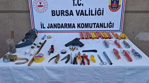 Bursa'da definecilerin zulasında cephanelik bulundu