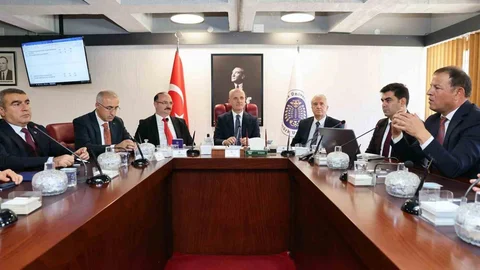 Erzurum'da Yükseköğretim Kurulu Başkanı Erol Özvar toplantıda