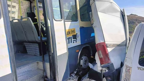 Altındağ'da zincirleme trafik kazası 6 yaralı ile sonuçlandı