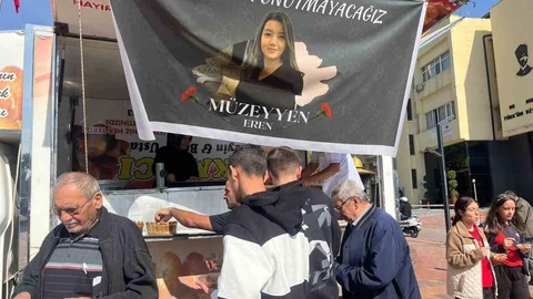 Kütahya'da vefat eden belediye çalışanı için lokma dağıtıldı