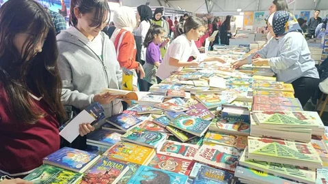 Kahramanmaraş'ta kitap fuarı açıldı