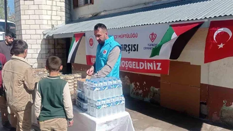 Erzurum Tekman'da Gazze'ye destek için hayır çarşısı etkinliği yapıldı.