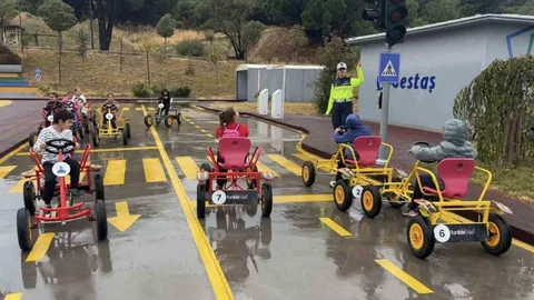 Çanakkale'de çocuklara trafik eğitimi