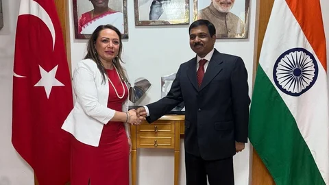 Malatya'da Türkiye ve Hindistan sağlık turizmi alanında iş birliğini derinleştiriyor.