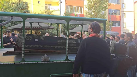 Çekmeköy'de otobüs çarpması sonucu 35 yaşındaki kadın yaşamını yitirdi