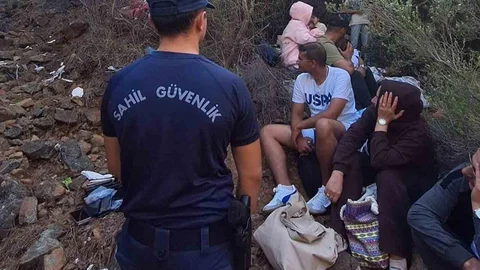 Muğla'da 59 düzensiz göçmen ve 3 kaçakçı yakalandı