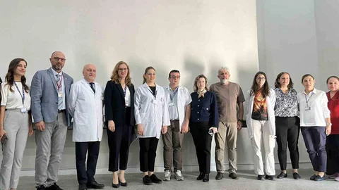 İzmir'de beden bağışının sağlık eğitimi açısından önemi anlatıldı.