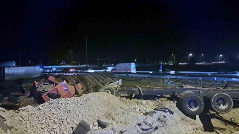 Muğla'da TIR şarampole yuvarlandı