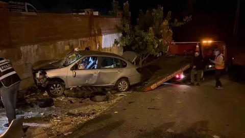 Bartın'da feci kaza: Sürücü araçta sıkıştı