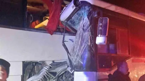 Sinop'ta yolcu otobüsüne çarpan servis otobüsünde 13 kişi yaralandı