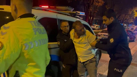 Bursa'da alkollü sürücü, patlak lastikle kaçarken polisle kovalamaca yaşandı.