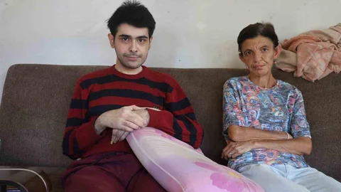 Hatay’da Barış’ın annesi, oğlunun yuva kurma hayalini paylaşıyor.