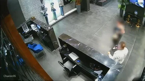 İzmir'de dijital fuhuş ağına yönelik düzenlenen operasyonda 4 kişi tutuklandı.
