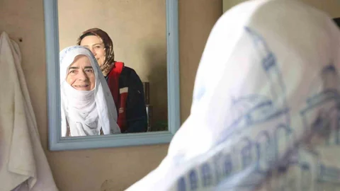 Elazığ'da Saadet teyze, doğup büyüdüğü evi görünce gözyaşlarına hakim olamadı