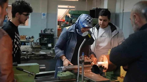 Samsun'da endüstriyel kalıpçılık bölümünün tek kadın öğrencisi oldu