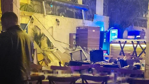 Bornova'da duvar çöktü, 6 kişi yaralandı