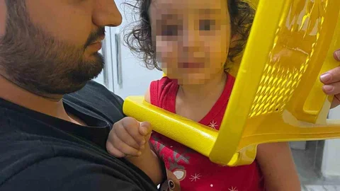 Batman'da küçük bir çocuk, kafasının plastik sandalyeye sıkışması sonucu itfaiye tarafından kurtarıldı.
