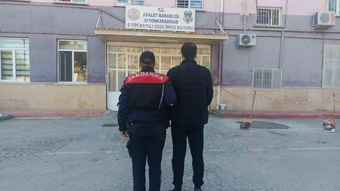 Afyonkarahisar'da 20 yıl hapis cezasıyla aranan şahıs yakalandı