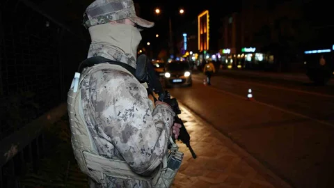 Edirne'de Huzurlu Sokaklar uygulaması sırasında ruhsatsız bir tabanca bulundu.