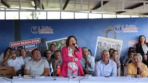 Didim'de Yalıköy sakinleriyle bir araya gelen Başkan Gençay, sorunları dinledi.