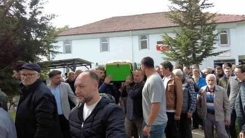 Düzce'de kaza sonucu hayatını kaybeden kadın son yolculuğuna uğurlandı