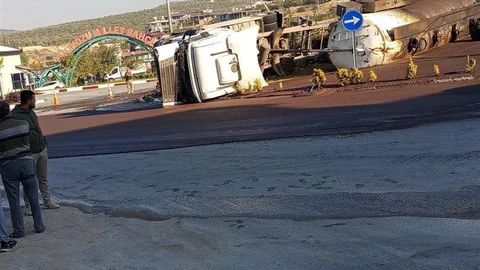 Hatay'da tanker devrildi