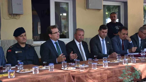 Manisa'da Kaymakam Güldoğan vatandaşların sorunlarını dinledi