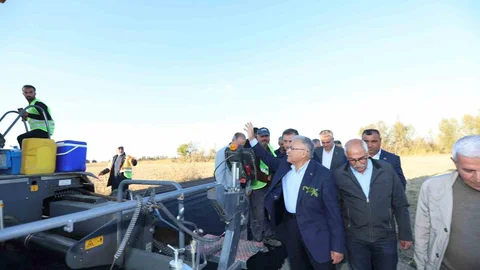 Kayseri'de Büyükkılıç, Yeşilhisar'da asfalt çalışmaları için incelemelerde bulundu
