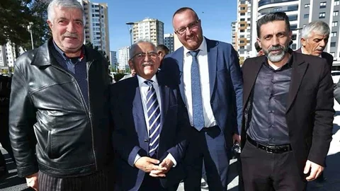 Kayseri'de Muhtarlar Günü'nde muhtarlarla bir araya gelen Başkan Büyükkılıç, yerel yönetim faaliyetlerinin önemine değindi.