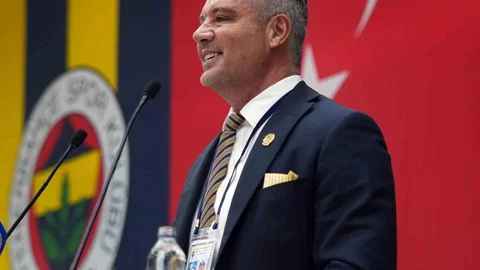 İstanbul'da Fenerbahçe'nin geleceği hakkında açıklamalar yapan Sadettin Saran, "Bu takımın yeniden ayağa kalkacağına yürekten inanıyorum" dedi.