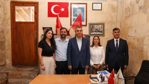 Vali Toros ve Eşi Dudu İrem Toros, Kiremithane Mahalle Muhtarlığını Ziyaret Etti