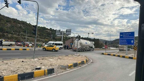 Karabük'te öğrenci minibüsü tırla çarpıştı