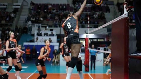 Eczacıbaşı Dynavit, deplasmanda galip geldi.