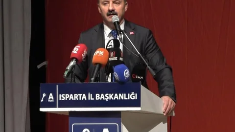 Ağıralioğlu Isparta'da konuşma yaparken deprem oldu