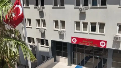 Mersin Anamur'da dolandırıcı, kuyumcuyu FETÖ ile korkutarak 10 milyon lira çaldı.