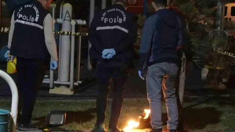 Aksaray'da kavga için molotofkokteyli hazırlayan iki çocuk polisin baskınıyla yakalandı.
