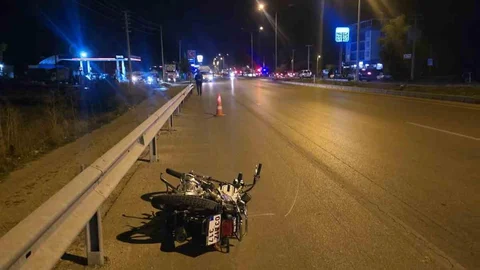 Afyonkarahisar'da otomobil ve motosiklet çarpıştı