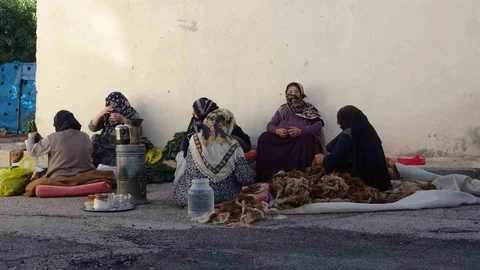 Bayburt'ta kadınlar imece usulüyle kış hazırlıkları yaptı