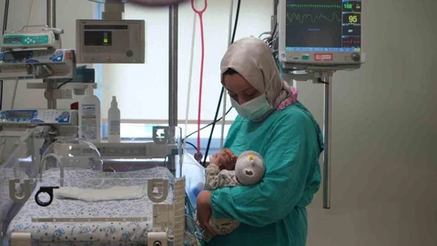 İstanbul'da Suriye'den gelen Hamit bebek için kalp ameliyatı yapıldı