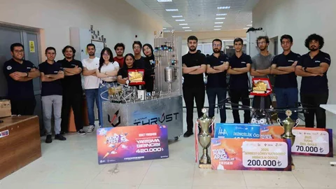 Adana'da üniversite öğrencileri uzaya çıkmayı hedefliyor.