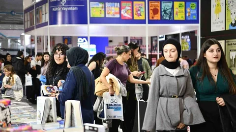 Balıkesir Kitap Fuarı’nı ilk iki günde 35 bin kişi ziyaret etti