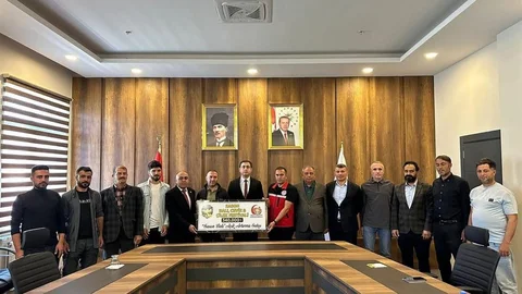 Batman’da 340 bin lira ile rekor fiyata satılan bir kilo balın geliri besicilere verildi