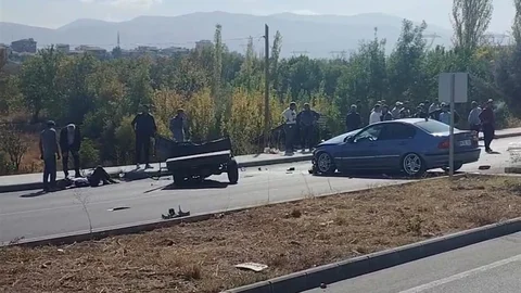 Malatya’da üç aracın karıştığı kazada, 1’i ağır 3 kişi yaralandı
