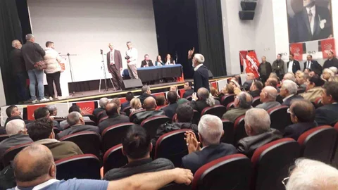 Kars’ta CHP karıştı: Kongrede ’şaibe’ iddiası gerginliğe neden oldu