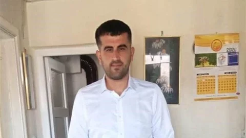 Mersin’de otomobil bariyerlere çarptı