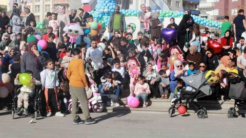 Siirt’te Aile Festivali’nde yüzlerce çocuk doyasıya eğlendi