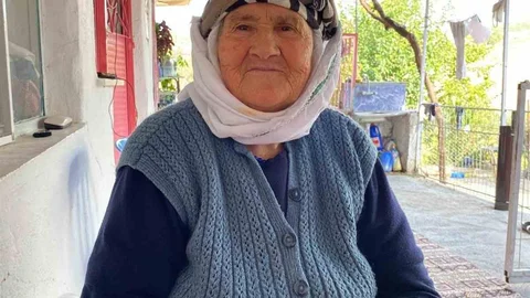 Manisa'da traktörün çarptığı yaşlı kadın hastanede yaşamını yitirdi